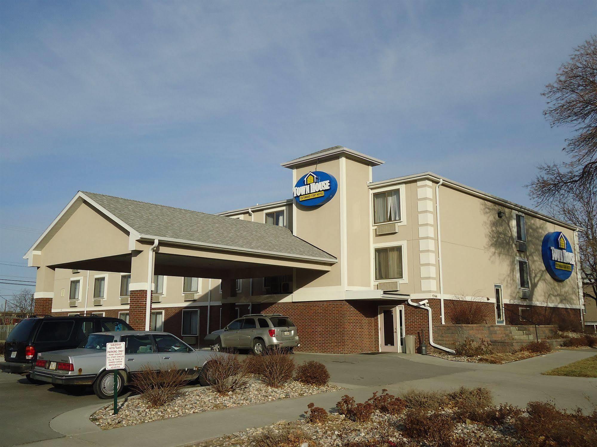 Townhouse Extended Downtown Hotel